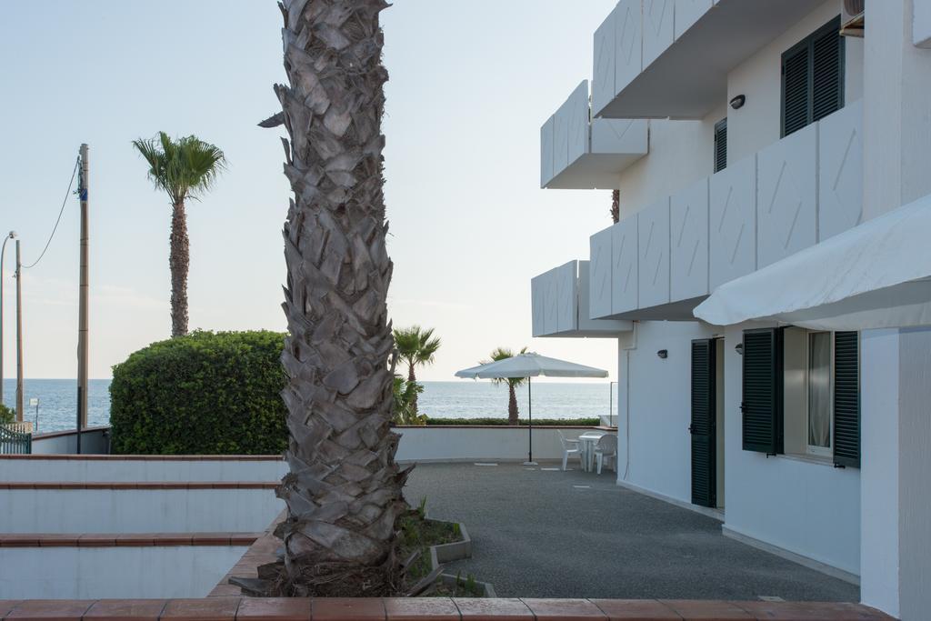 Blu Side Hotel & Residence Torre San Giovanni Ugento Exteriör bild