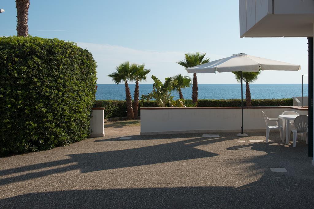 Blu Side Hotel & Residence Torre San Giovanni Ugento Exteriör bild